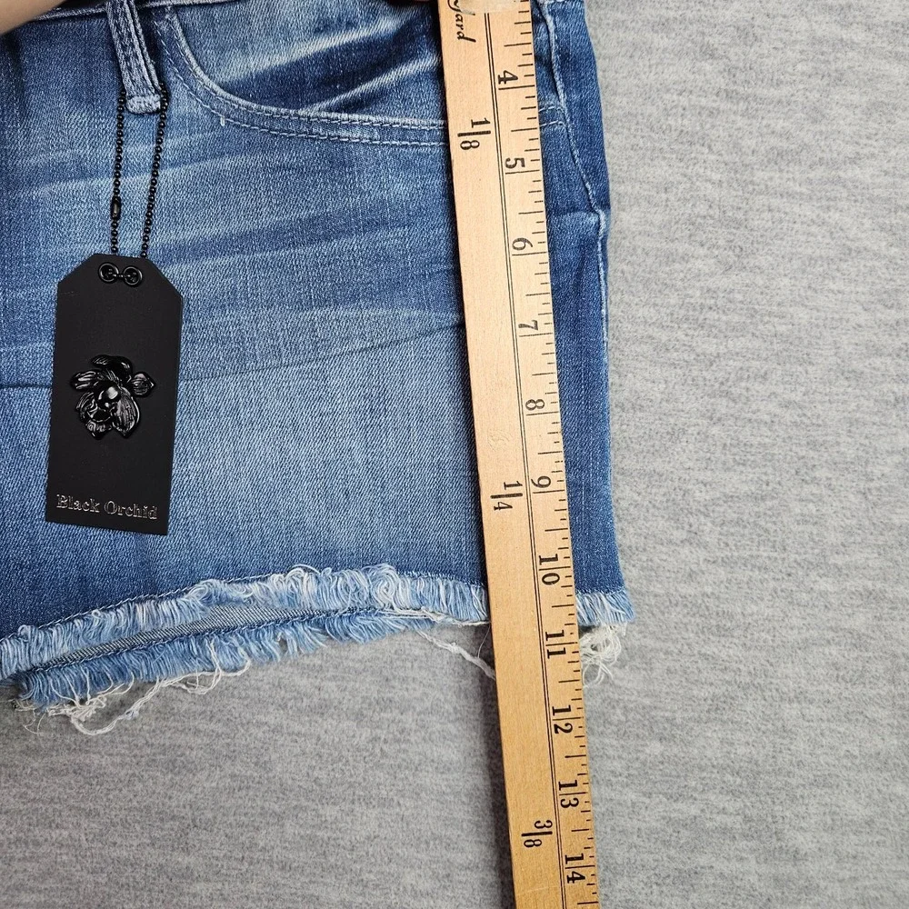 Black Orchid Denim Shorts Women Low Rise Distressed Frayed Hem Blue NWT Sz 31
